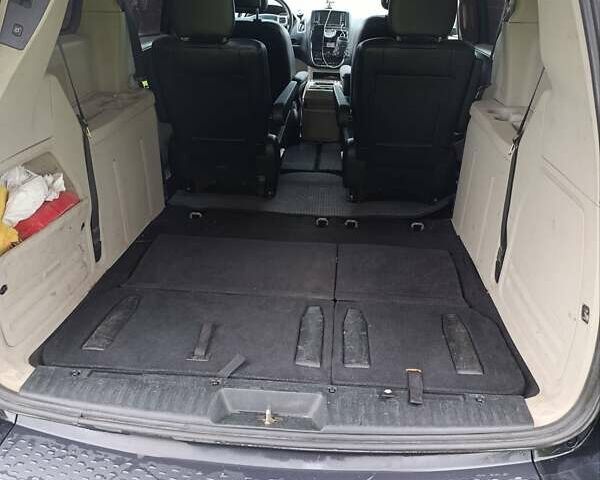 Черный Крайслер Таун Кантри, объемом двигателя 3.6 л и пробегом 300 тыс. км за 11000 $, фото 23 на Automoto.ua