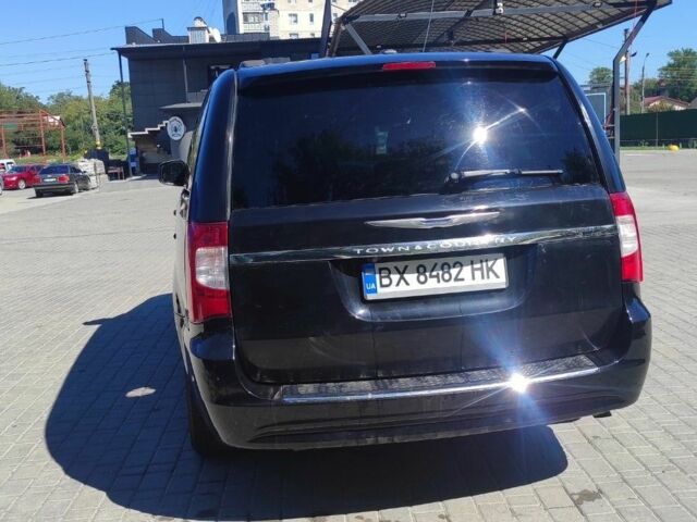 Крайслер Town & Country 2014 у Каменце-Подольском на Automoto.ua Чорний Крайслер Town & Country, об'ємом двигуна 3.6 л та пробігом 223 тис. км за 10800 $, фото 4 на Automoto.ua