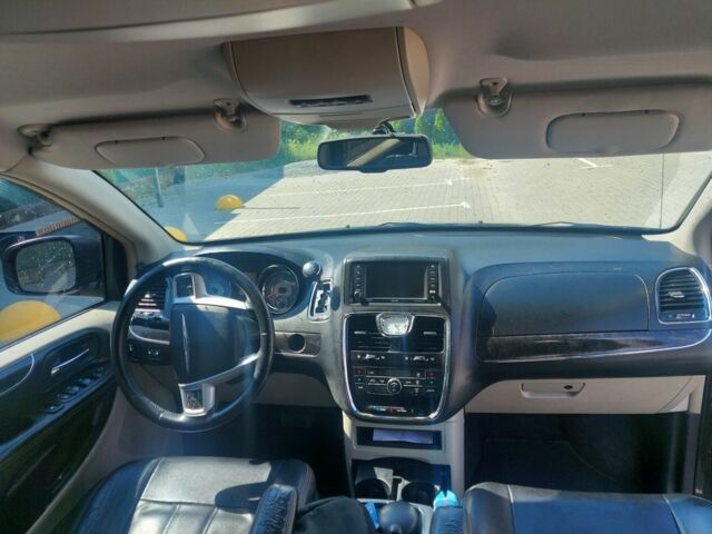 Крайслер Town & Country 2014 у Каменце-Подольском на Automoto.ua Чорний Крайслер Town & Country, об'ємом двигуна 3.6 л та пробігом 223 тис. км за 10800 $, фото 5 на Automoto.ua