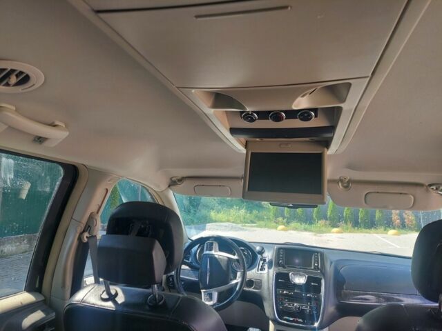 Крайслер Town & Country 2014 у Каменце-Подольском на Automoto.ua Чорний Крайслер Town & Country, об'ємом двигуна 3.6 л та пробігом 223 тис. км за 10800 $, фото 6 на Automoto.ua
