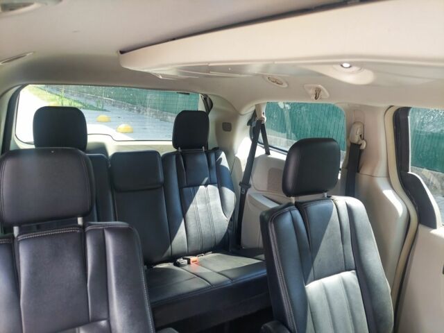 Крайслер Town & Country 2014 у Каменце-Подольском на Automoto.ua Чорний Крайслер Town & Country, об'ємом двигуна 3.6 л та пробігом 223 тис. км за 10800 $, фото 7 на Automoto.ua