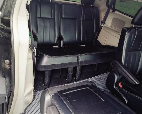 Черный Крайслер Таун Кантри, объемом двигателя 3.6 л и пробегом 300 тыс. км за 11000 $, фото 25 на Automoto.ua