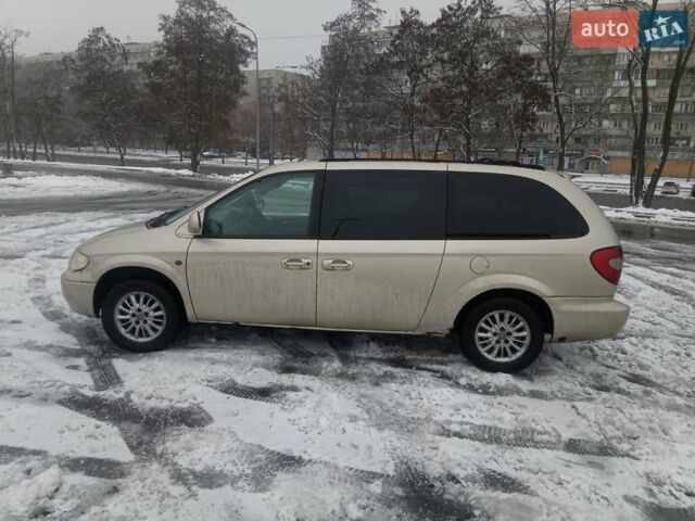 Крайслер Town & Country, об'ємом двигуна 3.8 л та пробігом 324 тис. км за 4600 $, фото 7 на Automoto.ua