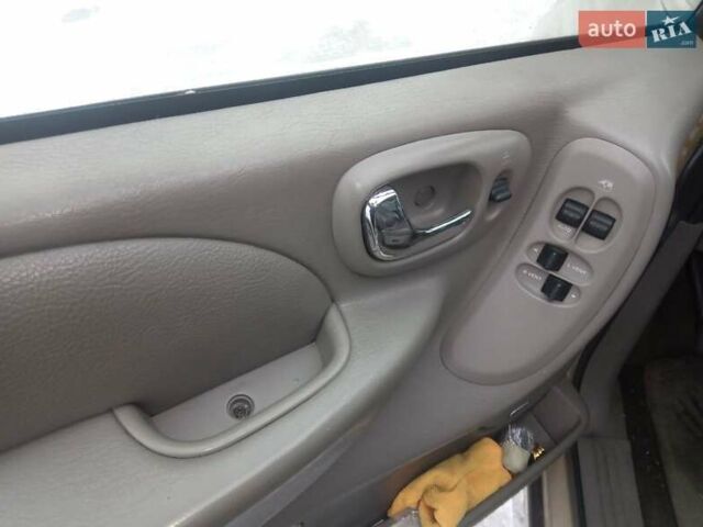 Крайслер Town & Country, об'ємом двигуна 3.8 л та пробігом 324 тис. км за 4600 $, фото 5 на Automoto.ua
