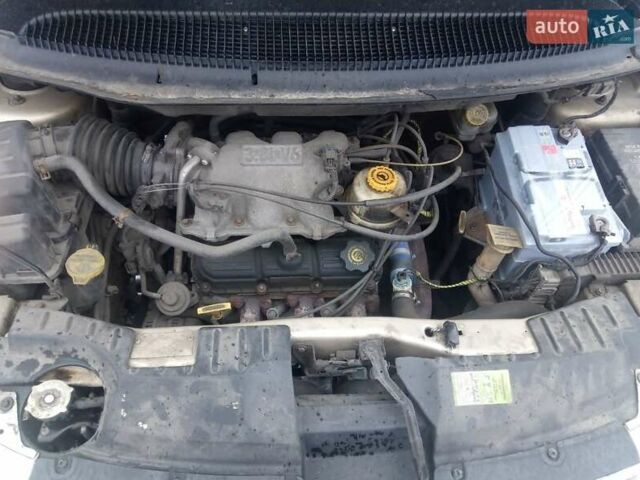 Крайслер Town & Country, об'ємом двигуна 3.8 л та пробігом 324 тис. км за 4600 $, фото 11 на Automoto.ua