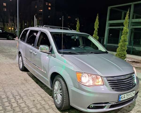 Крайслер Town & Country, об'ємом двигуна 3.6 л та пробігом 286 тис. км за 12500 $, фото 33 на Automoto.ua