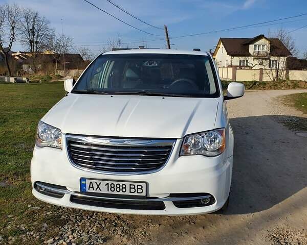 Крайслер Town & Country, об'ємом двигуна 3.6 л та пробігом 194 тис. км за 13700 $, фото 1 на Automoto.ua