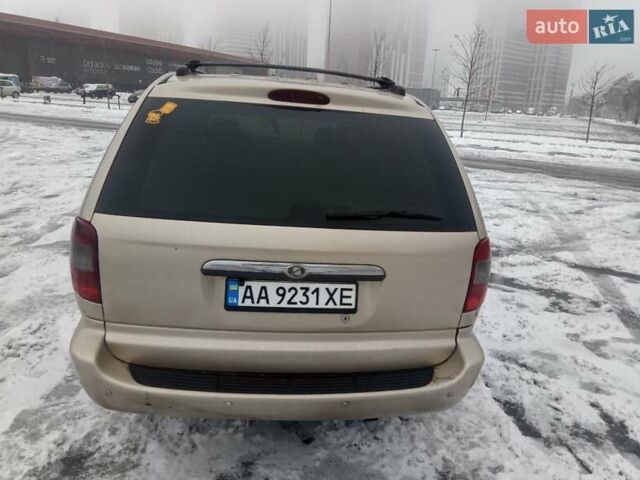 Жовтий Крайслер Town & Country, об'ємом двигуна 3.8 л та пробігом 324 тис. км за 4600 $, фото 2 на Automoto.ua