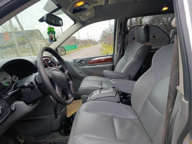 Сірий Крайслер Town & Country, об'ємом двигуна 0 л та пробігом 170 тис. км за 6621 $, фото 16 на Automoto.ua