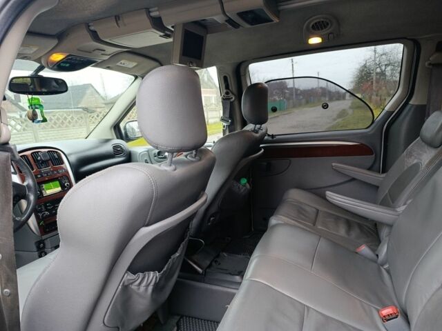 Сірий Крайслер Town & Country, об'ємом двигуна 0 л та пробігом 170 тис. км за 6621 $, фото 2 на Automoto.ua