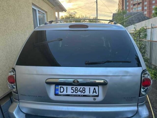 Сірий Крайслер Town & Country, об'ємом двигуна 3.8 л та пробігом 243 тис. км за 4000 $, фото 3 на Automoto.ua