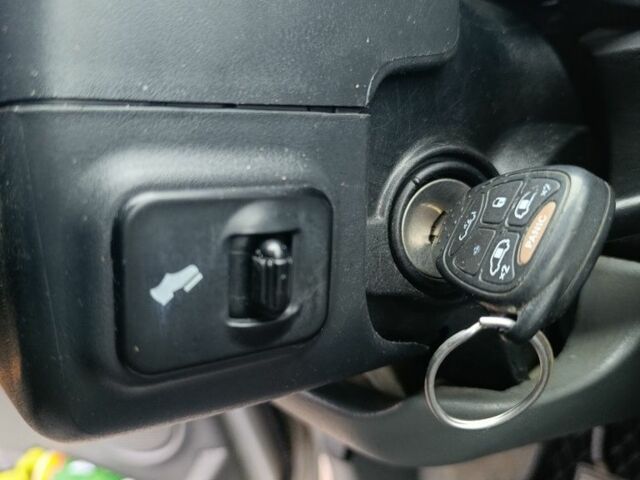 Сірий Крайслер Town & Country, об'ємом двигуна 0 л та пробігом 170 тис. км за 6621 $, фото 12 на Automoto.ua