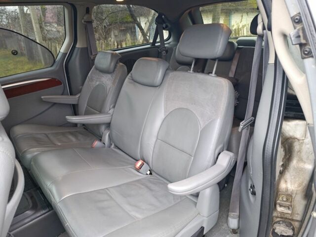 Сірий Крайслер Town & Country, об'ємом двигуна 0 л та пробігом 170 тис. км за 6621 $, фото 5 на Automoto.ua