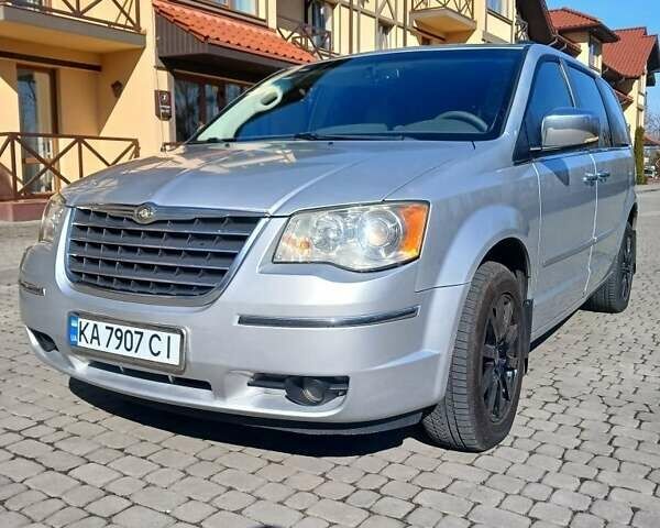 Сірий Крайслер Town & Country, об'ємом двигуна 4 л та пробігом 180 тис. км за 7300 $, фото 7 на Automoto.ua