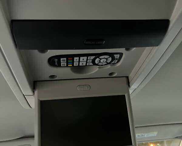 Серый Крайслер Таун Кантри, объемом двигателя 3.6 л и пробегом 265 тыс. км за 9500 $, фото 10 на Automoto.ua