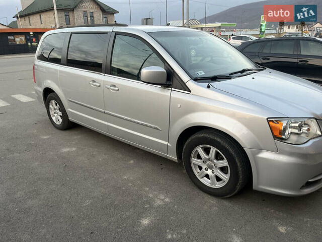 Серый Крайслер Таун Кантри, объемом двигателя 3.6 л и пробегом 265 тыс. км за 9500 $, фото 23 на Automoto.ua