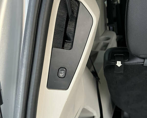 Серый Крайслер Таун Кантри, объемом двигателя 3.6 л и пробегом 265 тыс. км за 9500 $, фото 8 на Automoto.ua