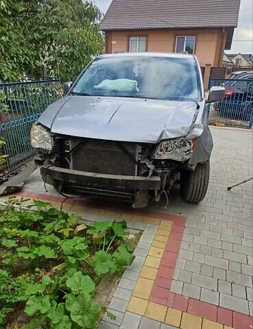 Сірий Крайслер Town & Country, об'ємом двигуна 3.6 л та пробігом 250 тис. км за 11000 $, фото 4 на Automoto.ua