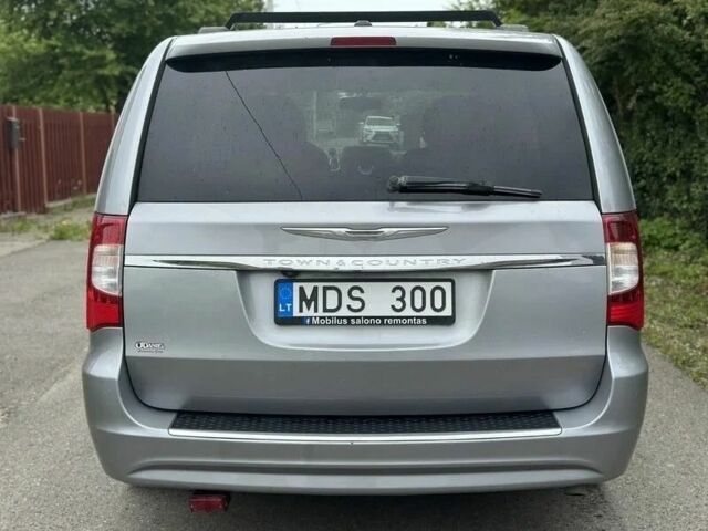 Сірий Крайслер Town & Country, об'ємом двигуна 3.6 л та пробігом 176 тис. км за 10000 $, фото 4 на Automoto.ua