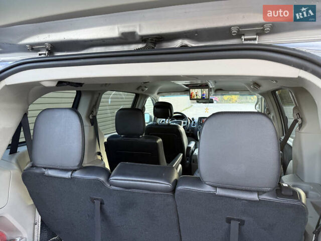 Серый Крайслер Таун Кантри, объемом двигателя 3.61 л и пробегом 188 тыс. км за 14900 $, фото 26 на Automoto.ua