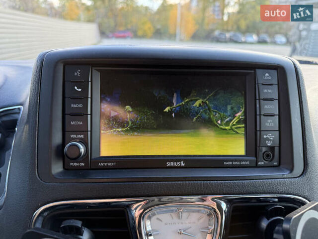 Серый Крайслер Таун Кантри, объемом двигателя 3.61 л и пробегом 188 тыс. км за 14900 $, фото 18 на Automoto.ua