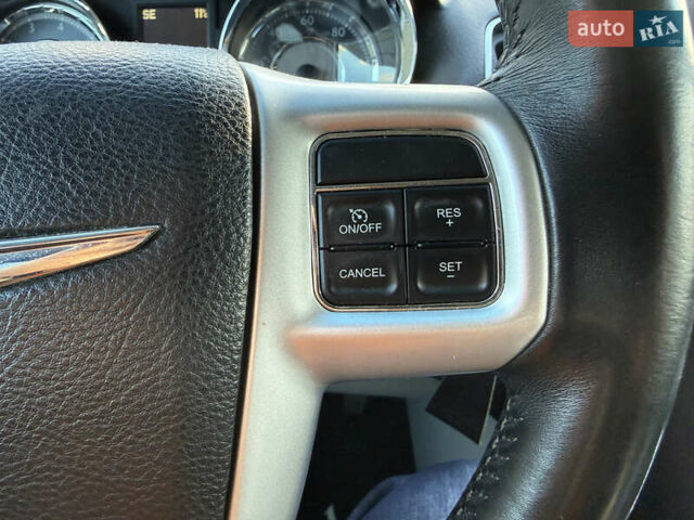 Серый Крайслер Таун Кантри, объемом двигателя 3.61 л и пробегом 188 тыс. км за 14900 $, фото 17 на Automoto.ua