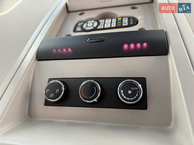 Серый Крайслер Таун Кантри, объемом двигателя 3.61 л и пробегом 188 тыс. км за 14900 $, фото 32 на Automoto.ua