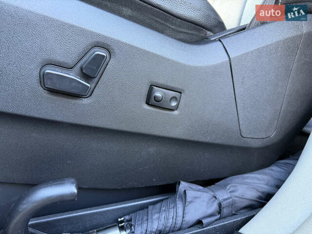 Серый Крайслер Таун Кантри, объемом двигателя 3.61 л и пробегом 188 тыс. км за 14900 $, фото 12 на Automoto.ua