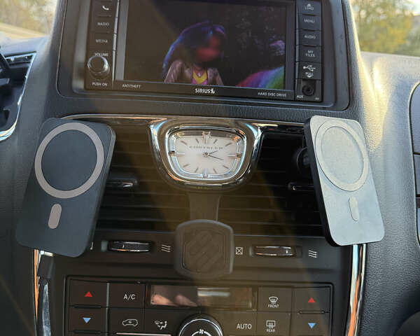 Серый Крайслер Таун Кантри, объемом двигателя 3.61 л и пробегом 188 тыс. км за 14900 $, фото 20 на Automoto.ua