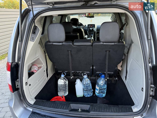 Серый Крайслер Таун Кантри, объемом двигателя 3.61 л и пробегом 188 тыс. км за 14900 $, фото 27 на Automoto.ua