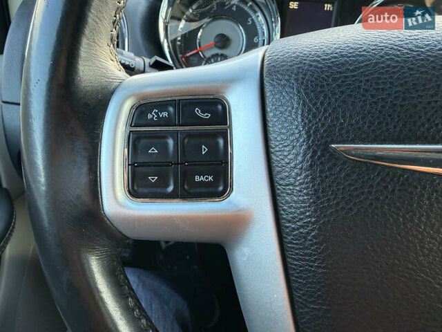 Серый Крайслер Таун Кантри, объемом двигателя 3.61 л и пробегом 188 тыс. км за 14900 $, фото 16 на Automoto.ua