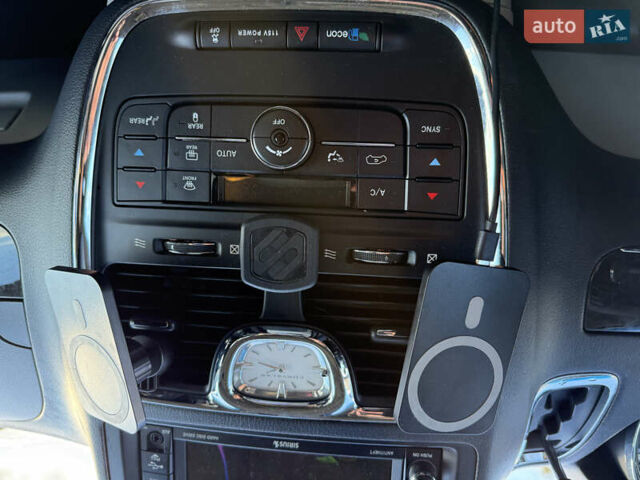 Серый Крайслер Таун Кантри, объемом двигателя 3.61 л и пробегом 188 тыс. км за 14900 $, фото 19 на Automoto.ua