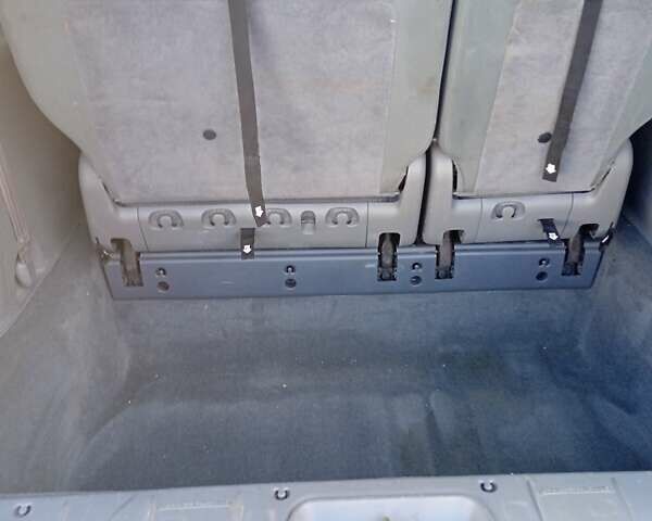 Синий Крайслер Таун Кантри, объемом двигателя 3.8 л и пробегом 320 тыс. км за 7600 $, фото 3 на Automoto.ua