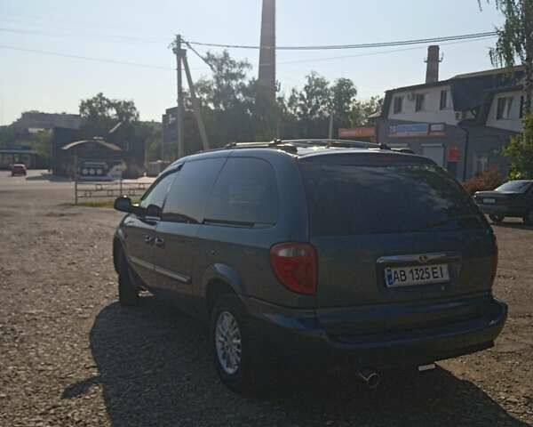 Синий Крайслер Таун Кантри, объемом двигателя 3.8 л и пробегом 320 тыс. км за 7600 $, фото 1 на Automoto.ua