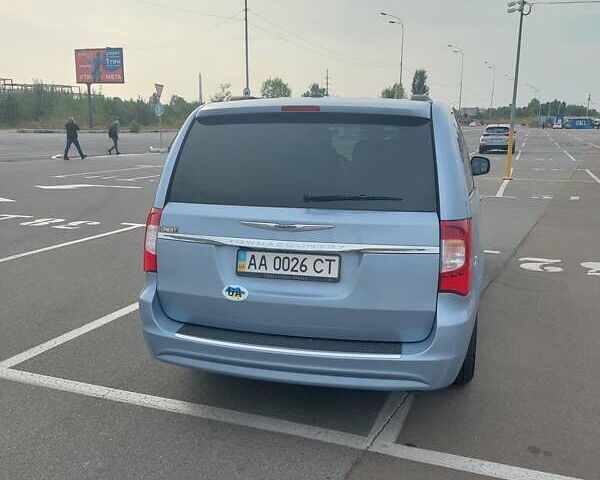 Синий Крайслер Таун Кантри, объемом двигателя 3.6 л и пробегом 160 тыс. км за 15500 $, фото 3 на Automoto.ua