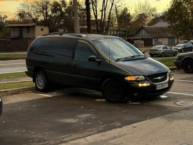 Крайслер Таун Кантри 1995 в Буче на Automoto.ua Зеленый Крайслер Таун Кантри, объемом двигателя 3.8 л и пробегом 452 тыс. км за 3000 $, фото 2 на Automoto.ua