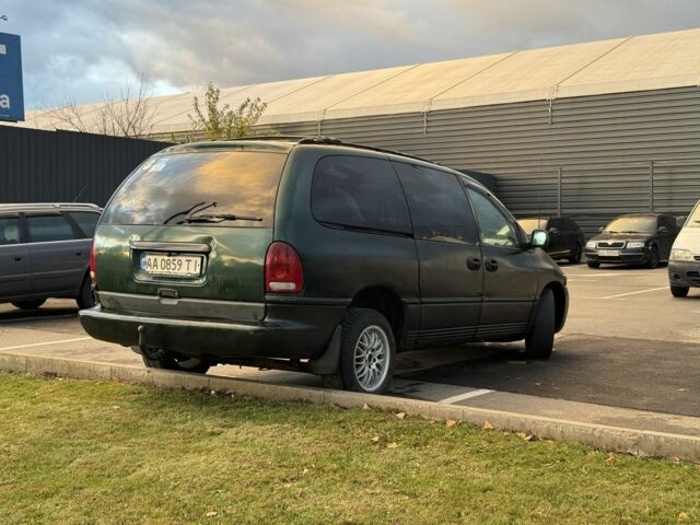 Крайслер Таун Кантри 1995 в Буче на Automoto.ua Зеленый Крайслер Таун Кантри, объемом двигателя 3.8 л и пробегом 452 тыс. км за 3000 $, фото 3 на Automoto.ua