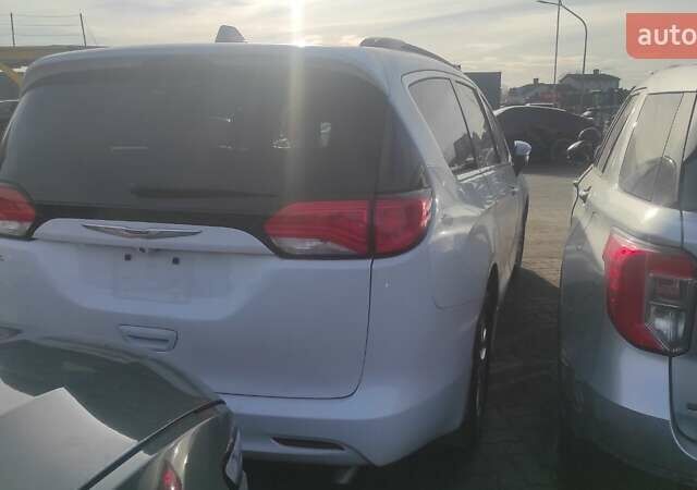 Білий Крайслер Voyager, об'ємом двигуна 3.6 л та пробігом 286 тис. км за 8700 $, фото 2 на Automoto.ua