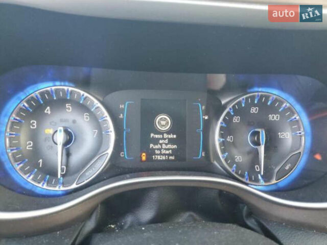 Білий Крайслер Voyager, об'ємом двигуна 3.6 л та пробігом 286 тис. км за 8700 $, фото 7 на Automoto.ua