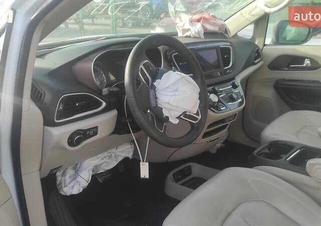 Білий Крайслер Voyager, об'ємом двигуна 3.6 л та пробігом 286 тис. км за 8700 $, фото 4 на Automoto.ua