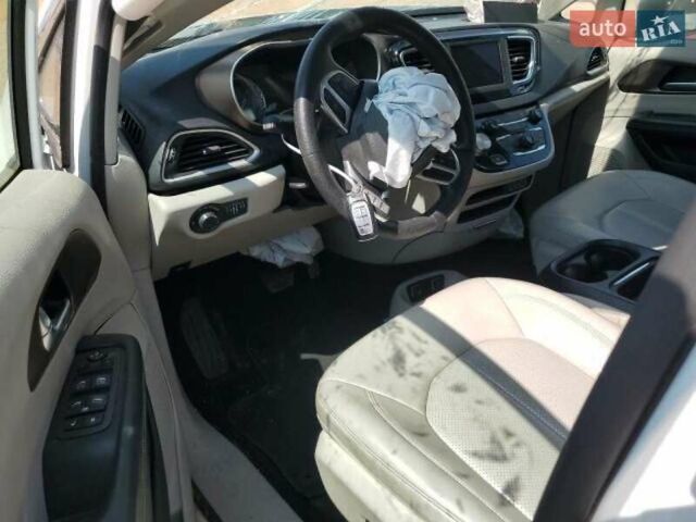 Білий Крайслер Voyager, об'ємом двигуна 3.6 л та пробігом 149 тис. км за 9700 $, фото 12 на Automoto.ua