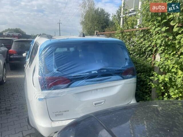 Білий Крайслер Voyager, об'ємом двигуна 3.6 л та пробігом 149 тис. км за 9700 $, фото 3 на Automoto.ua