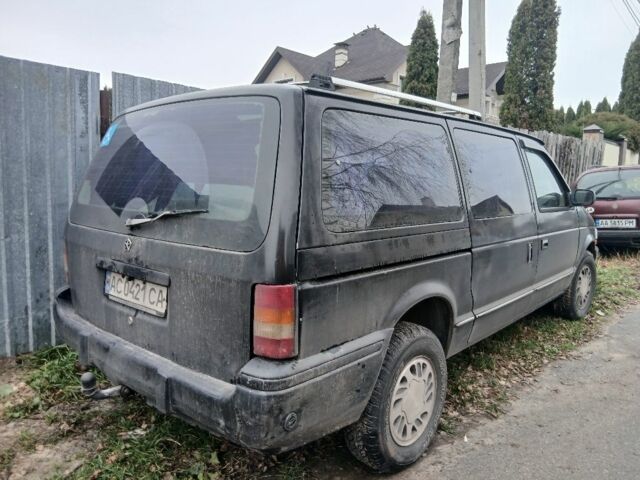 Черный Крайслер Вояджер, объемом двигателя 3.3 л и пробегом 250 тыс. км за 1906 $, фото 2 на Automoto.ua