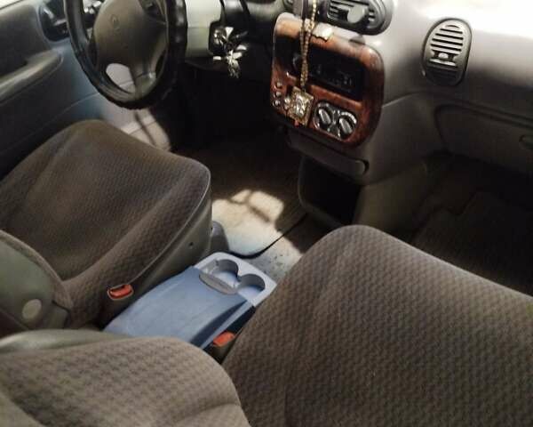 Чорний Крайслер Voyager, об'ємом двигуна 3.3 л та пробігом 335 тис. км за 2500 $, фото 2 на Automoto.ua