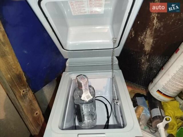 Чорний Крайслер Voyager, об'ємом двигуна 3.3 л та пробігом 335 тис. км за 2500 $, фото 4 на Automoto.ua