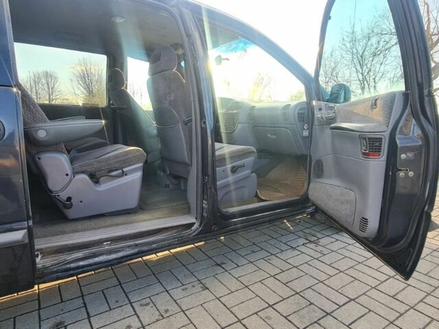 Чорний Крайслер Voyager, об'ємом двигуна 2.5 л та пробігом 300 тис. км за 2835 $, фото 3 на Automoto.ua