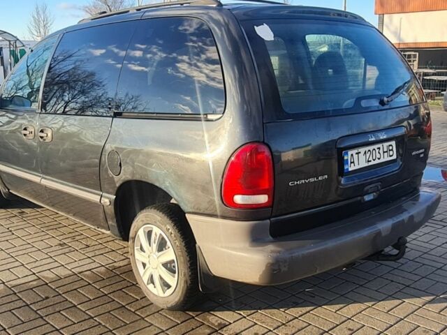 Чорний Крайслер Voyager, об'ємом двигуна 2.5 л та пробігом 300 тис. км за 2835 $, фото 1 на Automoto.ua