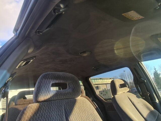 Чорний Крайслер Voyager, об'ємом двигуна 2.5 л та пробігом 300 тис. км за 2835 $, фото 6 на Automoto.ua