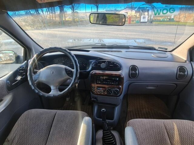 Чорний Крайслер Voyager, об'ємом двигуна 2.5 л та пробігом 300 тис. км за 2835 $, фото 5 на Automoto.ua