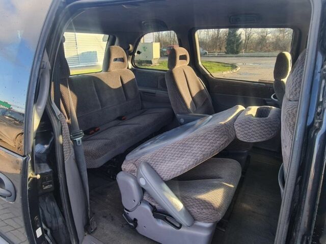 Чорний Крайслер Voyager, об'ємом двигуна 2.5 л та пробігом 300 тис. км за 2835 $, фото 2 на Automoto.ua